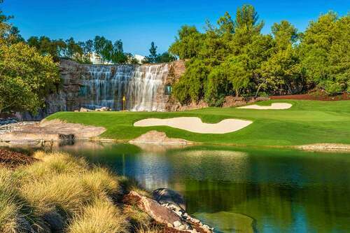 wynn-golf-18th-hole.jpg