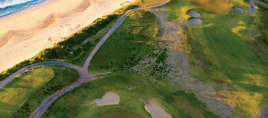 Your chance to play with a mate at the Stunning <em>Wollongong Golf Club:</em>  18 Holes for Two in a Motorised Cart with a drink each afterwards. (Friday - Sunday) 