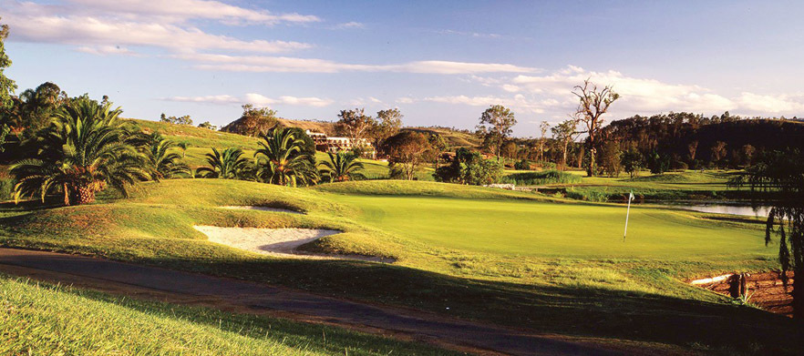 18 holes for 2 with a Motorised Cart and Range Balls at <em>Kooralbyn Valley National</em>