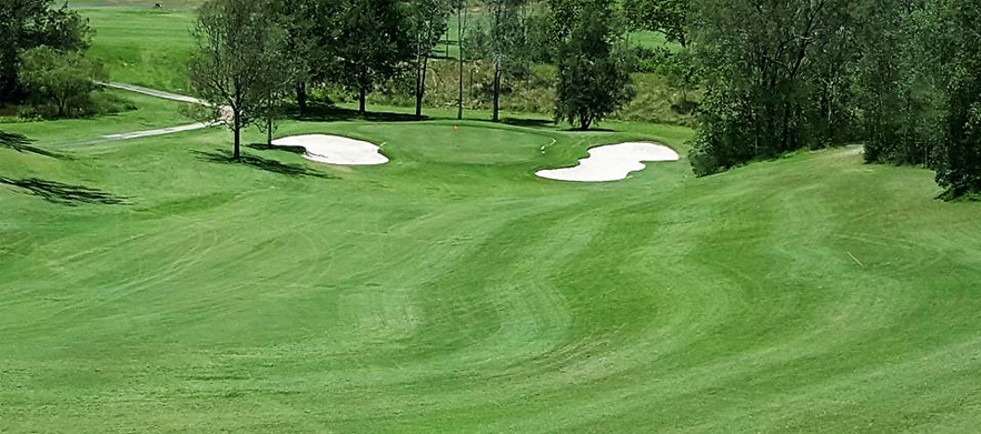 18 holes for 2 with a Motorised Cart and Range Balls at <em>Kooralbyn Valley National</em>