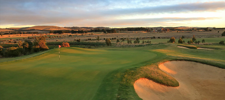 Play one of Melbourne's Top Courses!</b> 18 holes for 2 in a Shared Motorised Cart at the Beautiful Peter Thomson designed Club Mandalay. 