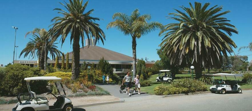 <em> Stay and Play at one of the Premier Golf Resorts on the Murray! </em> Two Night for Two at Murray Downs Resort and two days golf in a cart at the stunning Murray Downs Golf & Country Club.