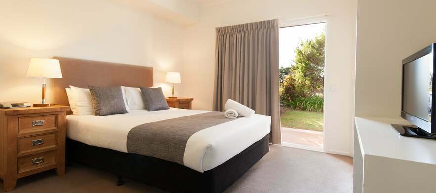 Four person Stay & Play at Eagle Ridge Golf Club with 1 round of golf each PLUS Carts