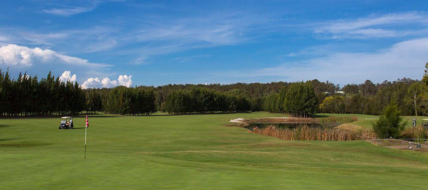 <b>18 Holes For Two in a Shared Motorised Cart with a Cold Beer each afterwards at Hunter Valley Golf Club.