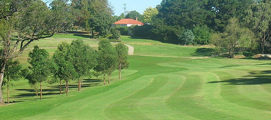 <b>Discover one of Sydney's Hidden Gems!</b> in the Blue Mountains! 18 Holes for Two in Motorised Cart at <b>Springwood Country Club.</b> Includes a drink each after your round. 