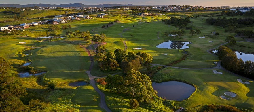 <em>Put your Links Golf to the test!</em> 18 Holes for Four at the <em>Beautiful Links Shell Cove.</em> Includes two shared motorised carts. 