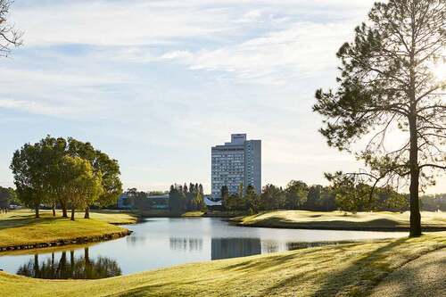 royal-pines-1600x900.jpg