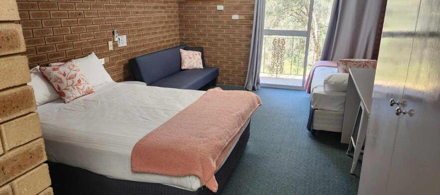 2 Nights Stay & Play for 2 at <em>Corowa Golf Club & Motel.</em> Play one of the <em>Top 3 Regional Pro-Am Courses.</em> Accommodation, Golf, Drinks & Meals. 