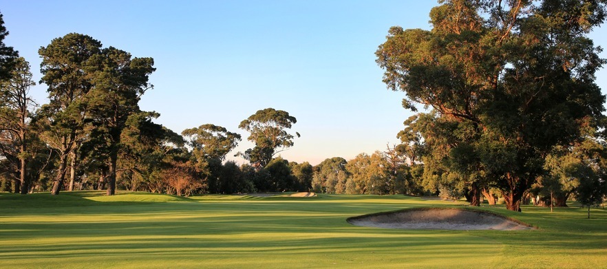SUMMER DEAL  <em>Rossdale Golf Club</em> in Aspendale, "Melbourne's Friendliest Golf Club", for 18 holes for 2 people with a Motorised Cart and a Beer each at the club. 