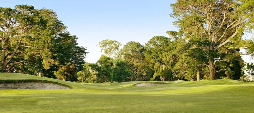 SUMMER DEAL  <em>Rossdale Golf Club</em> in Aspendale, "Melbourne's Friendliest Golf Club", for 18 holes for 2 people with a Motorised Cart and a Beer each at the club. 
