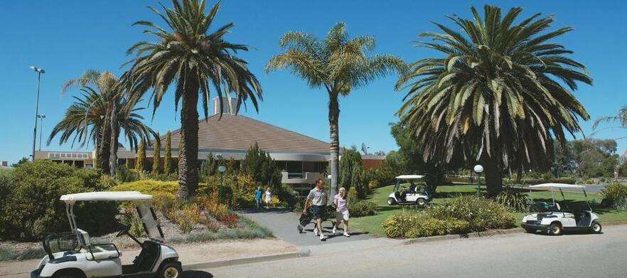 <em> DECEMBER Stay and Play at one of the Premier Golf Resorts on the Murray! </em> Two Night for Two at Murray Downs Resort and two days golf in a cart at the stunning Murray Downs Golf & Country Club.