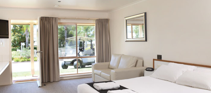 <em> DECEMBER Stay and Play at one of the Premier Golf Resorts on the Murray! </em> Two Night for Two at Murray Downs Resort and two days golf in a cart at the stunning Murray Downs Golf & Country Club.