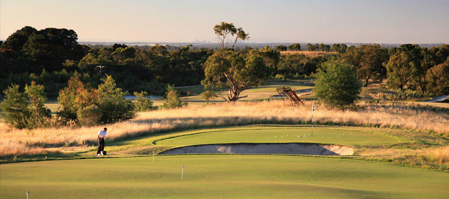 <em>Play one of Australia's Top 40 golf courses!</em> 18 holes for 4 in Motorised Carts at the beautiful Settlers Run Golf Club. 