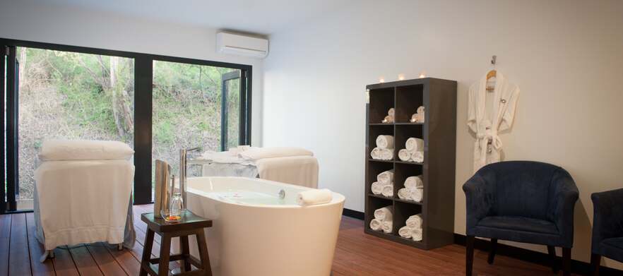 Four person Stay & Play at Eagle Ridge Golf Club with 1 round of golf each PLUS Carts