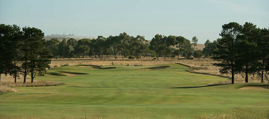 Play one of Melbourne's Top Courses!</b> 18 holes for 2 in a Shared Motorised Cart at the Beautiful Peter Thomson designed Club Mandalay. 