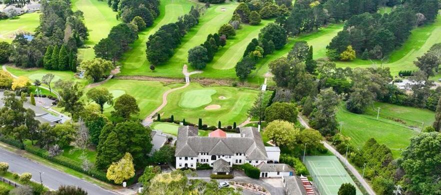 Golf Stay & Play for 2 People at <em>The Dormie House, Moss Vale Golf Club.</em> One night accommodation for 2 people with breakfast each, Complimentary bottle of wine and golf at Moss Vale Golf Course.