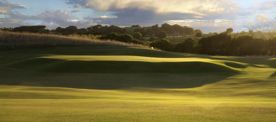 Play at the home of Australian golf! 18 Holes for TWO at the <em>Stunning Moonah Links Golf Resort.</em> Includes motorised carts.