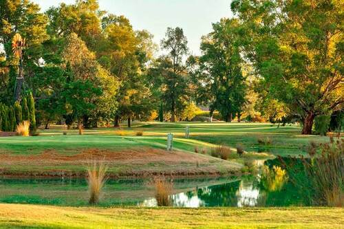 TWO Nights Stay For Four people at <em>Howlong Golf Resort</em> staying in a Luxury Apartment! Includes two rounds 18 holes golf per person, a bucket of range balls, continental breakfast packs and drink vouchers per person. 