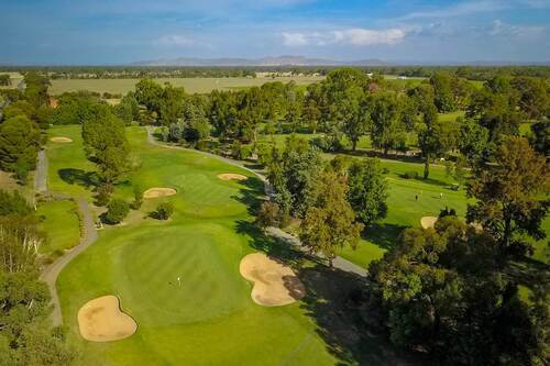 Two Nights Stay for TWO people at a top Murray course, at <em>Howlong Golf Resort</em>.  Includes 18 Holes Golf Per Day, Bucket of Range Balls, Breakfasts, and Drink vouchers. 