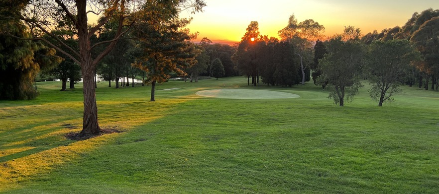 <b>Discover one of Sydney's Hidden Gems!</b> in the Blue Mountains! 18 Holes for Two in Motorised Cart at <b>Springwood Country Club.</b> Includes a drink each after your round. 