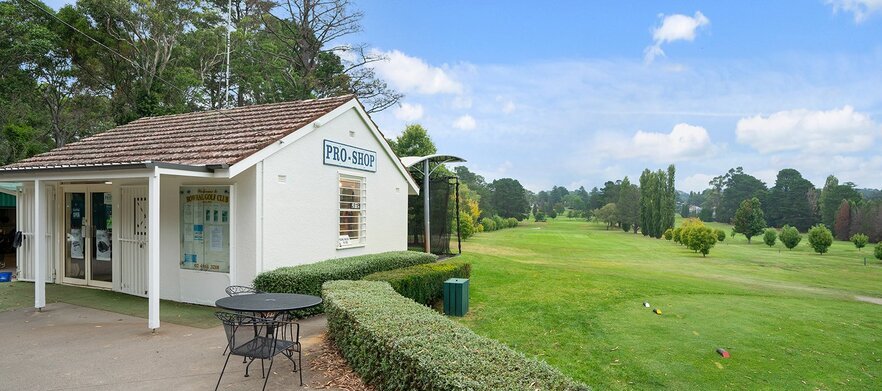 <em>Bowral Golf Club:</em> Just an Hour's Drive from Sydney - 18 holes for TWO players! 