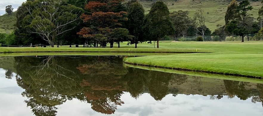 <em>Discover one of NSW's Hidden Gems!</em> 18 Holes for TWO with a Motorised Cart and Drinks at Antill Park Country Golf Club. <em>Grab this Special Today for just $85!</em>