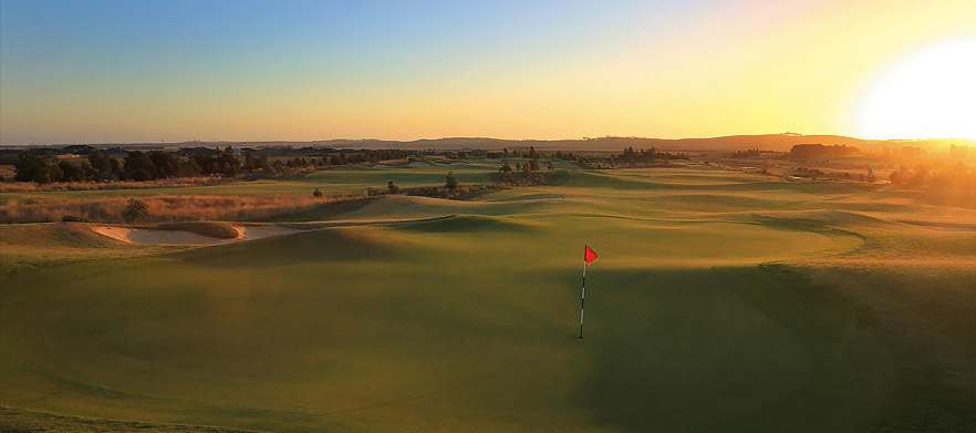 Play one of Melbourne's Top Courses!</b> 18 holes for 2 in a Shared Motorised Cart at the Beautiful Peter Thomson designed Club Mandalay. 