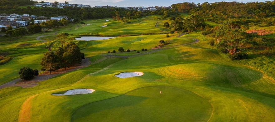 <em>Put your Links Golf to the test!</em> 18 Holes for Two at the <em>Beautiful Links Shell Cove.</em> Includes a shared motorised cart and a bucket of range balls each. 