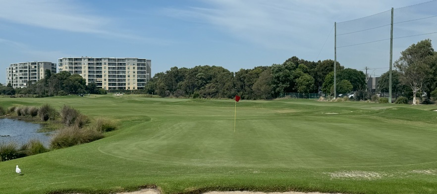Your chance to play with a mate at the Stunning <em>Wollongong Golf Club:</em>  18 Holes for Two in a Motorised Cart!