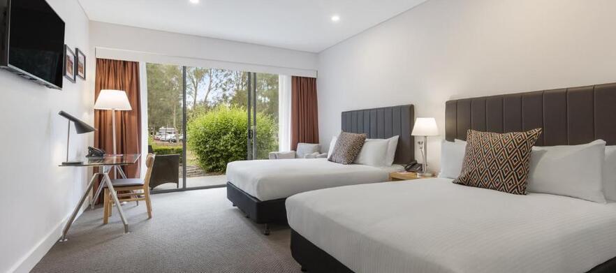 <b>Winter Special! One Night Stay & Play For Two at the Beautiful Rydges Resort located right on Hunter Valley Golf Club<b>