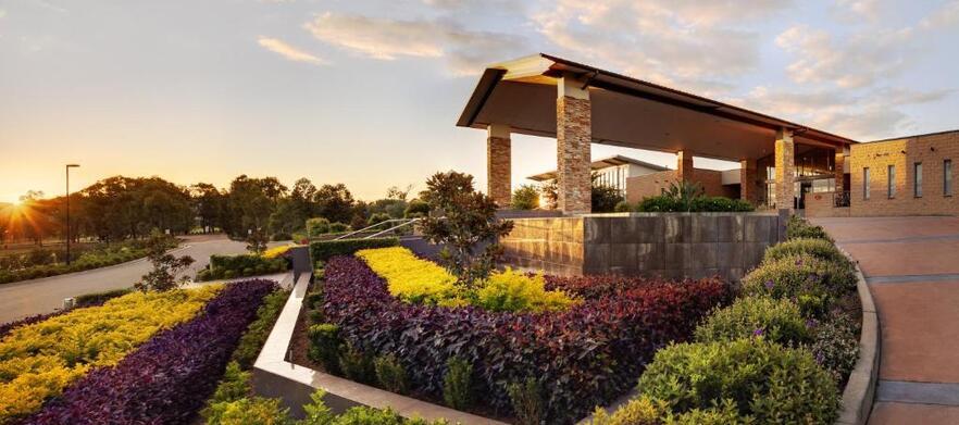 <b>Winter Special! One Night Stay & Play For Two at the Beautiful Rydges Resort located right on Hunter Valley Golf Club<b>