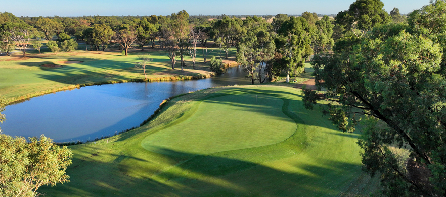 <em> Stay and Play at one of the Murray's True Gems! </em> 1 Night and 18 Holes in a Shared Cart for 2 at Rich River Golf Club.