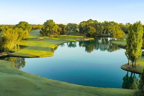 <em> Stay and Play at one of the Premier Golf Resorts on the Murray! </em> Two Night for Two at Murray Downs Resort and two days golf in a cart at the stunning Murray Downs Golf & Country Club.