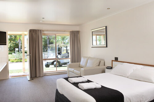 <em> Stay and Play at one of the Premier Golf Resorts on the Murray! </em> Two Night for Two at Murray Downs Resort and two days golf in a cart at the stunning Murray Downs Golf & Country Club.