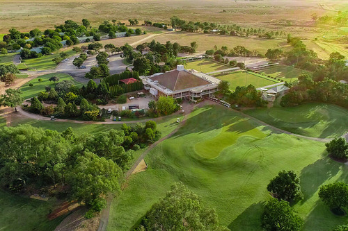 Golf-Getaway-Murray-Downs-Golf-and-Country-Club-Clubhouse-Sunrise-2.jpg