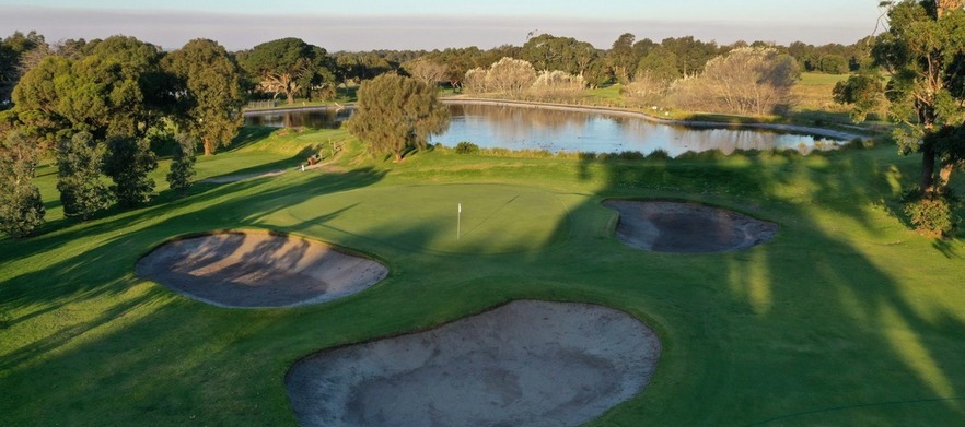 Visit <em>Rossdale Golf Club</em> in Aspendale, "Melbourne's Friendliest Golf Club", for a twlight round for 2 people and a Beer each at the club. 