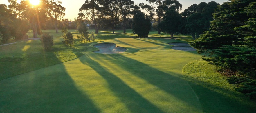 Visit <em>Rossdale Golf Club</em> in Aspendale, "Melbourne's Friendliest Golf Club", for a twlight round for 2 people and a Beer each at the club. 