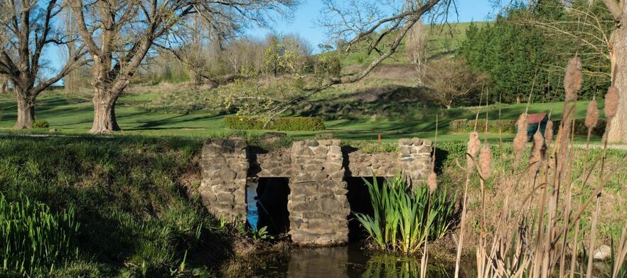 Stay & Play For Two at <em>Peppers Manor House.</em> Includes 18 Holes at Mt Broughton GC, Breakfast, Drinks Vouchers & More!