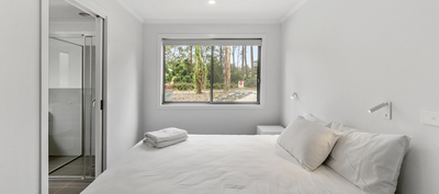Bunaglows_1-6-_Main_bedroom.jpg