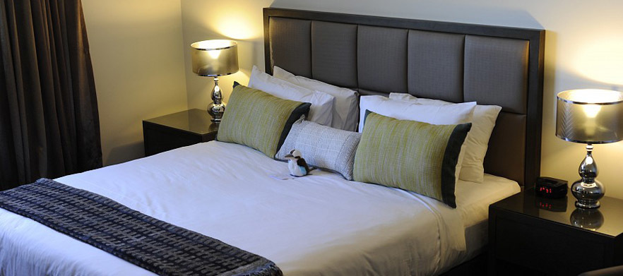 1 Night Stay for Two in an Executive room at Riverside Oaks Golf Resort. Includes golf in a motorised cart on The Gangurru Course.