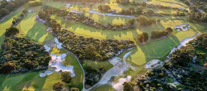 <em>Experience Melbourne's famous Sandbelt!</em> 18 holes for 4 in motorised carts at the beautiful Sandy Golf Links.