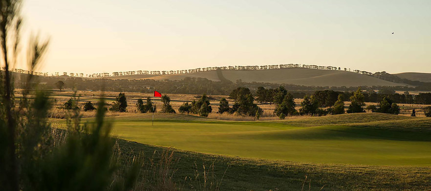 <em>Play one of Melbourne's Top Courses!</em> 18 holes for 4 in Motorised Carts at the beautiful Peter Thomson designed Club Mandalay. 